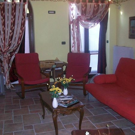 Tra... Monti E Vigne Bed & Breakfast La Morra Bagian luar foto