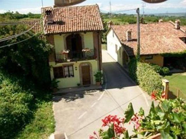 Tra... Monti E Vigne Bed & Breakfast La Morra Bagian luar foto