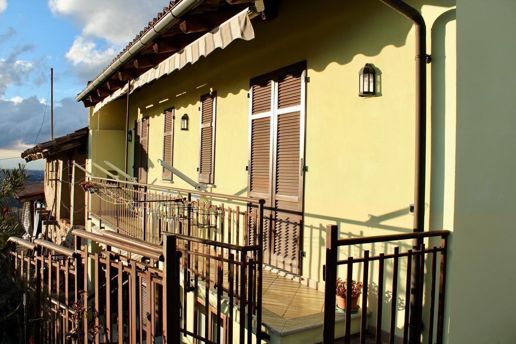Tra... Monti E Vigne Bed & Breakfast La Morra Bagian luar foto