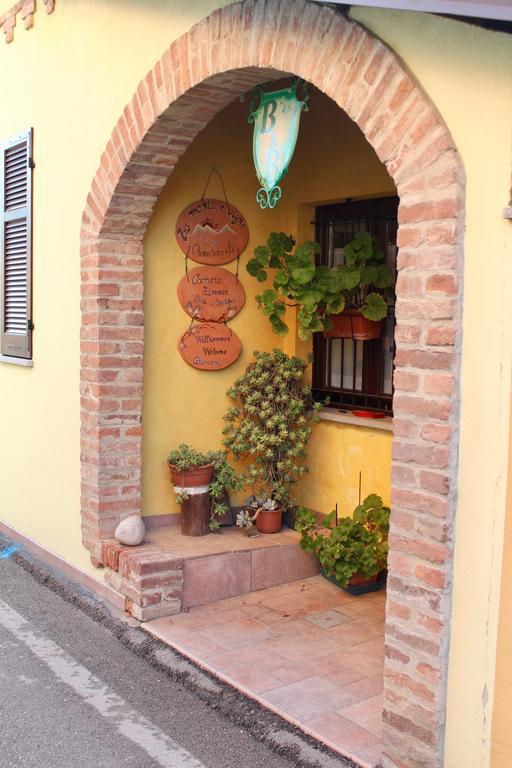 Tra... Monti E Vigne Bed & Breakfast La Morra Bagian luar foto