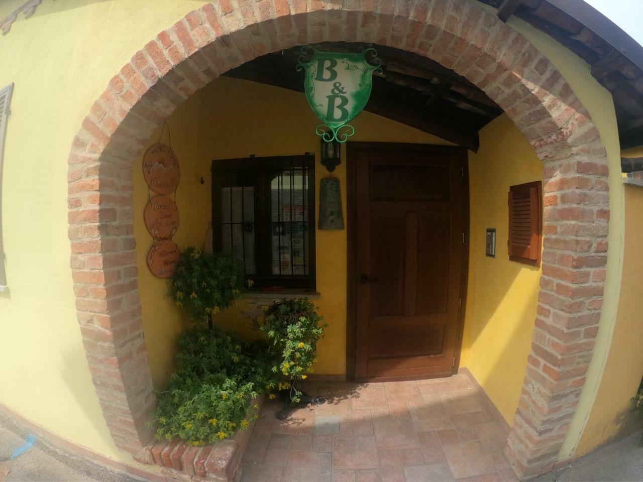 Tra... Monti E Vigne Bed & Breakfast La Morra Bagian luar foto