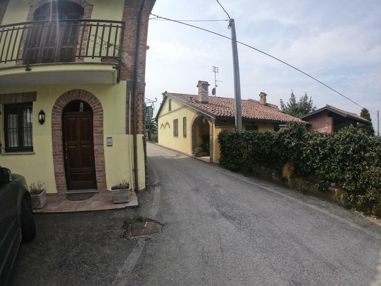 Tra... Monti E Vigne Bed & Breakfast La Morra Bagian luar foto