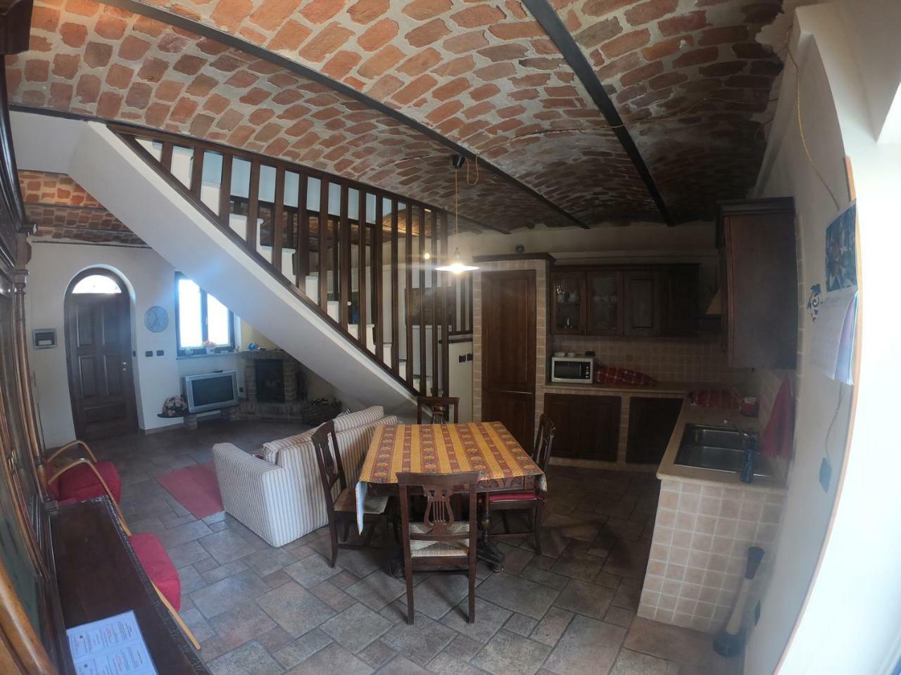 Tra... Monti E Vigne Bed & Breakfast La Morra Bagian luar foto