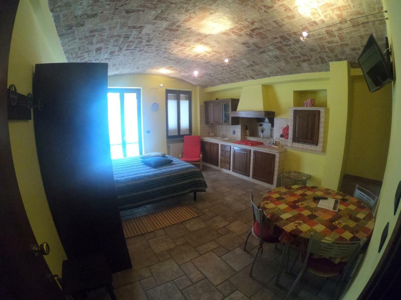 Tra... Monti E Vigne Bed & Breakfast La Morra Bagian luar foto