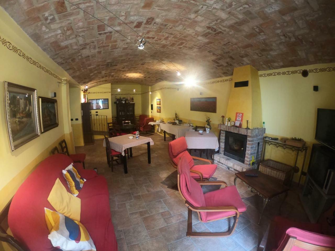 Tra... Monti E Vigne Bed & Breakfast La Morra Bagian luar foto