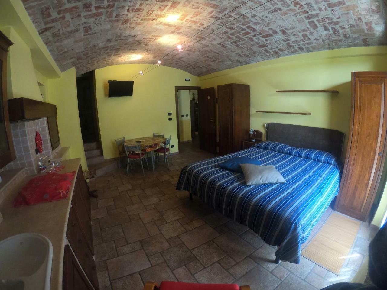 Tra... Monti E Vigne Bed & Breakfast La Morra Bagian luar foto