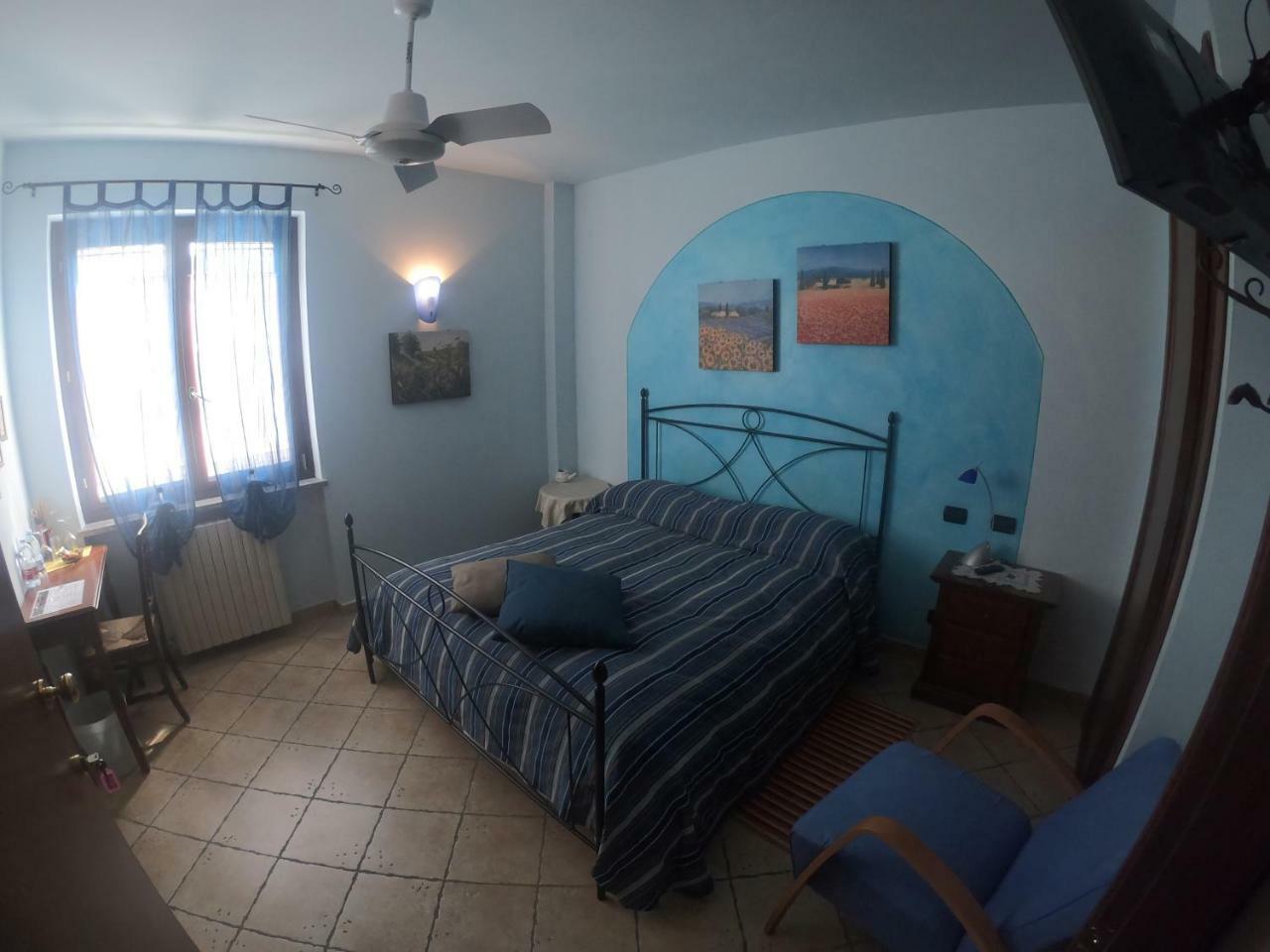 Tra... Monti E Vigne Bed & Breakfast La Morra Bagian luar foto
