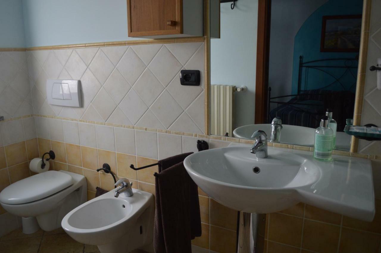 Tra... Monti E Vigne Bed & Breakfast La Morra Bagian luar foto