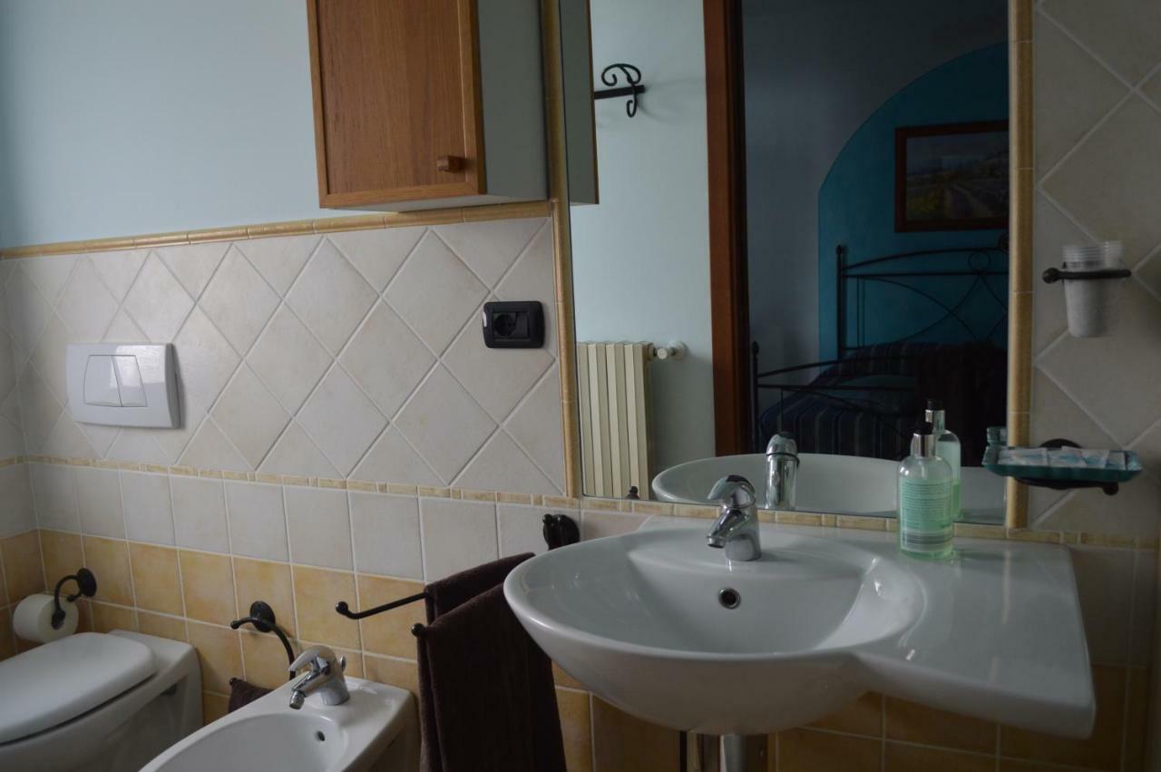 Tra... Monti E Vigne Bed & Breakfast La Morra Bagian luar foto