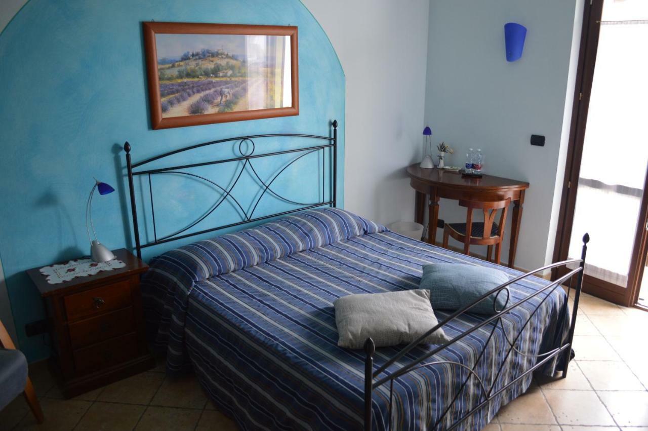 Tra... Monti E Vigne Bed & Breakfast La Morra Bagian luar foto