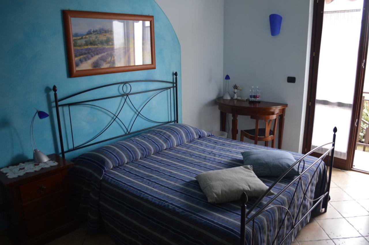 Tra... Monti E Vigne Bed & Breakfast La Morra Bagian luar foto