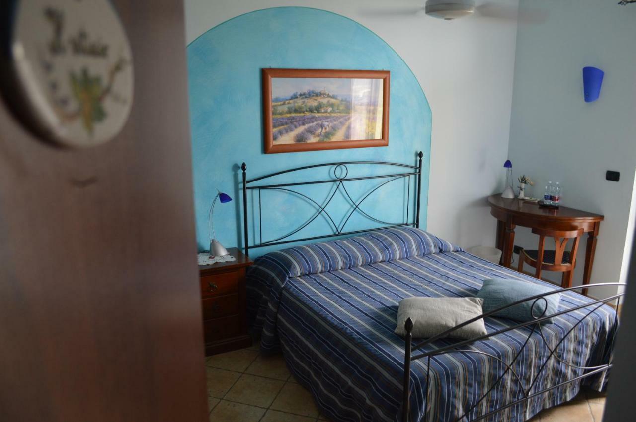 Tra... Monti E Vigne Bed & Breakfast La Morra Bagian luar foto
